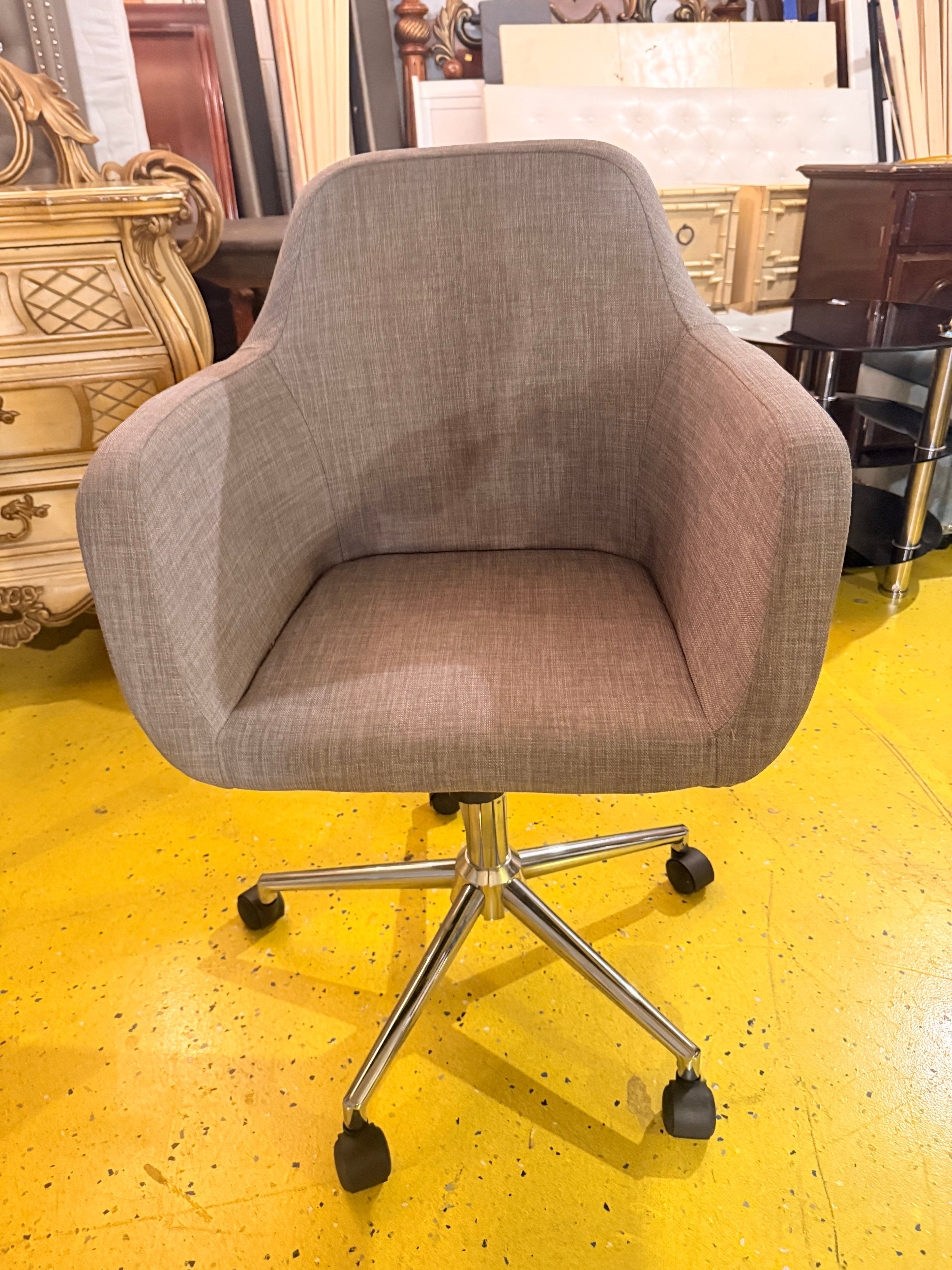 Modern Upholstered Swivel Office/Desk Chair — Gray Linen & Chrome