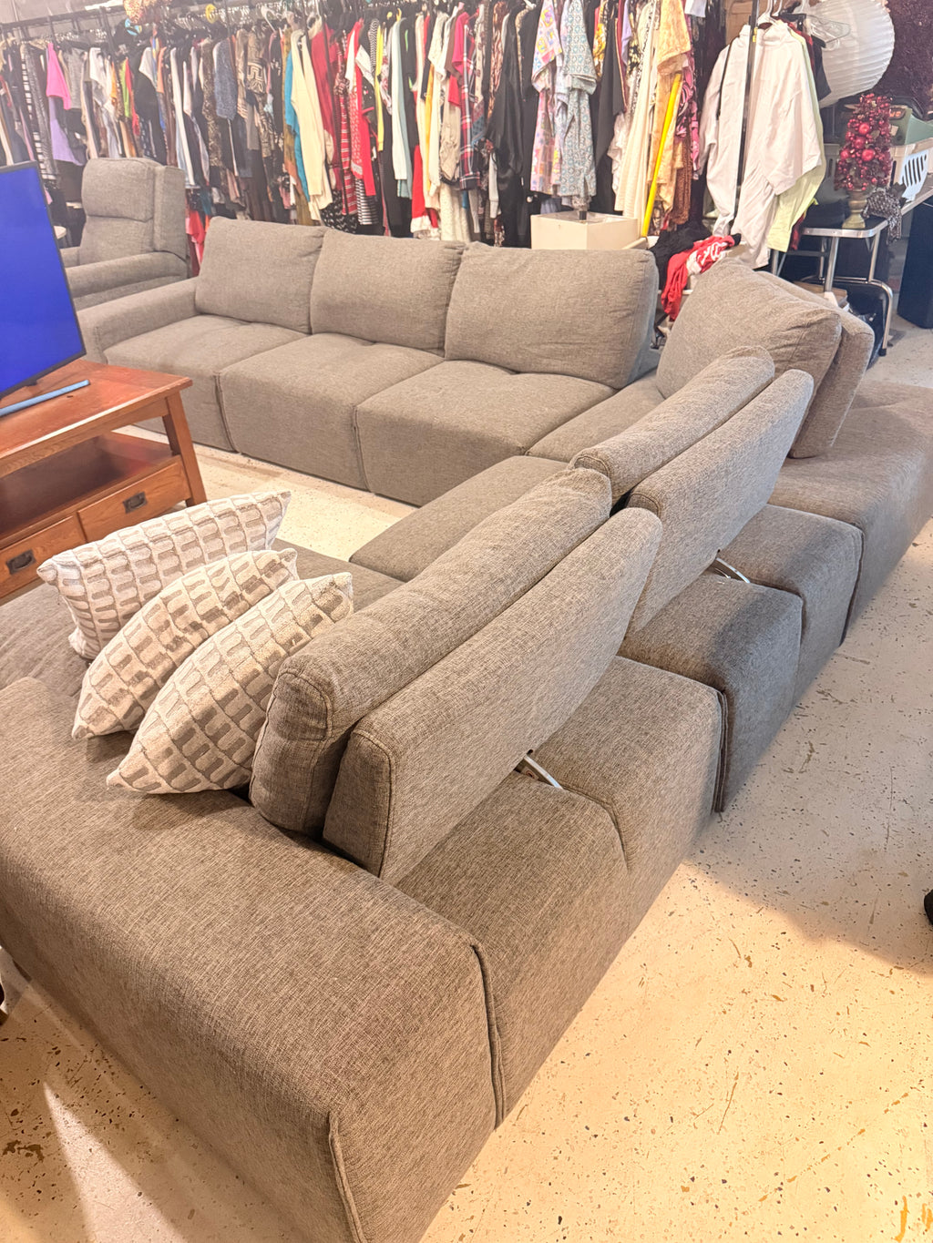 Large Gray Sectional Sofa with Reclining Chaise & Accent Pillows
