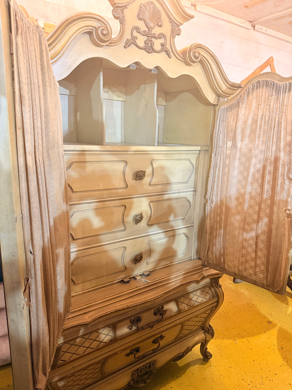 Ornate French Rococo/Louis XV-Style Bedroom Suite — 6-Piece Cream & Gold Collection