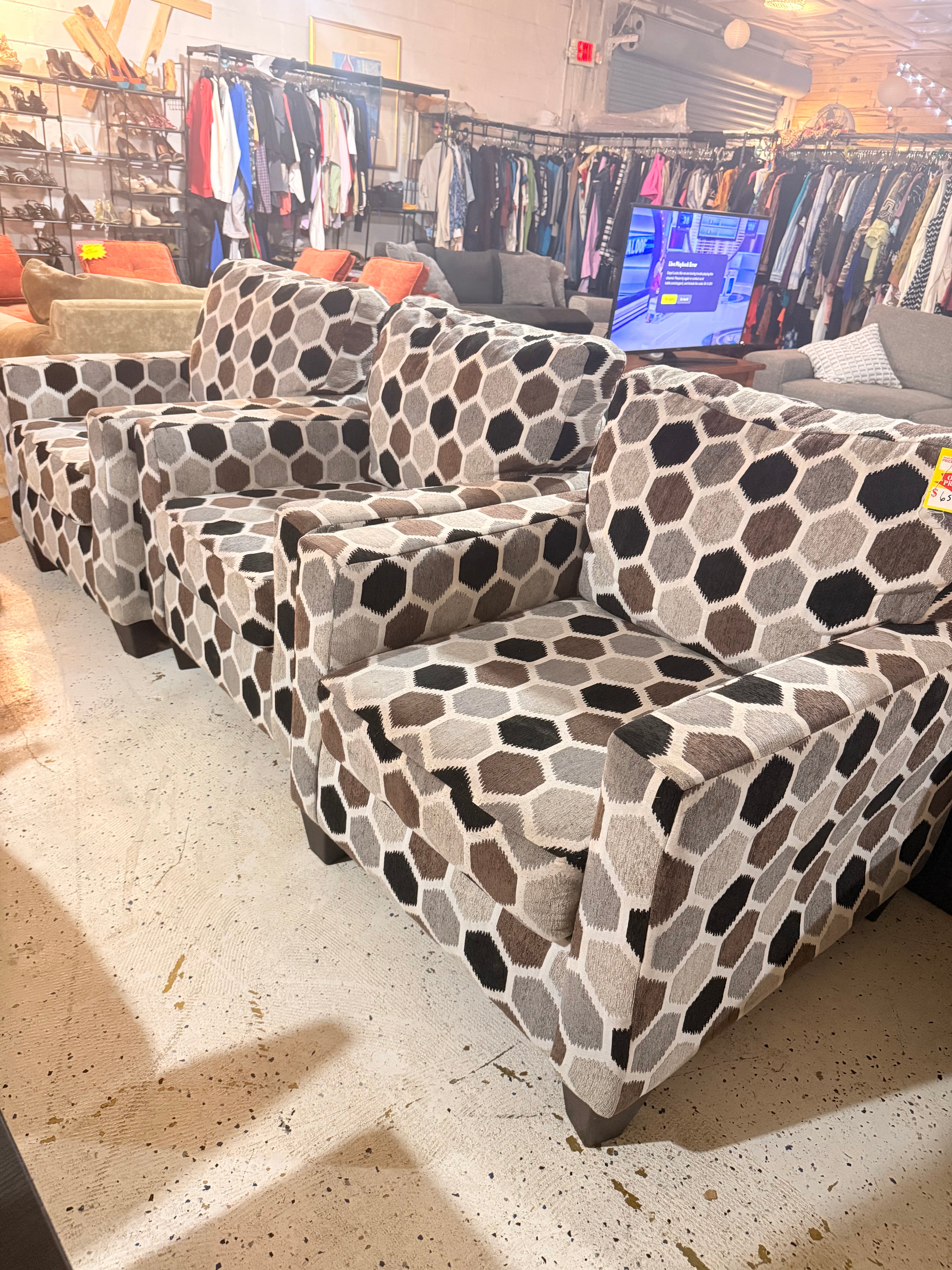 Contemporary Honeycomb Pattern Sofa & Oversized Chair Set — 2 Piece